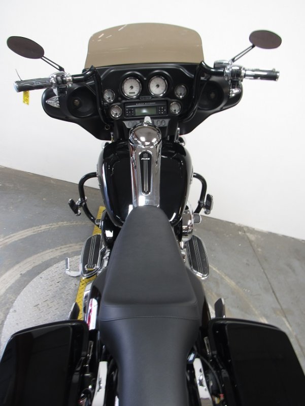 2010-harley-flhx-street-glide-u4806-back.JPG