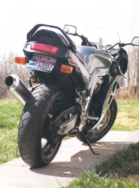1993-suzuki-gsxr-1100-3.jpg