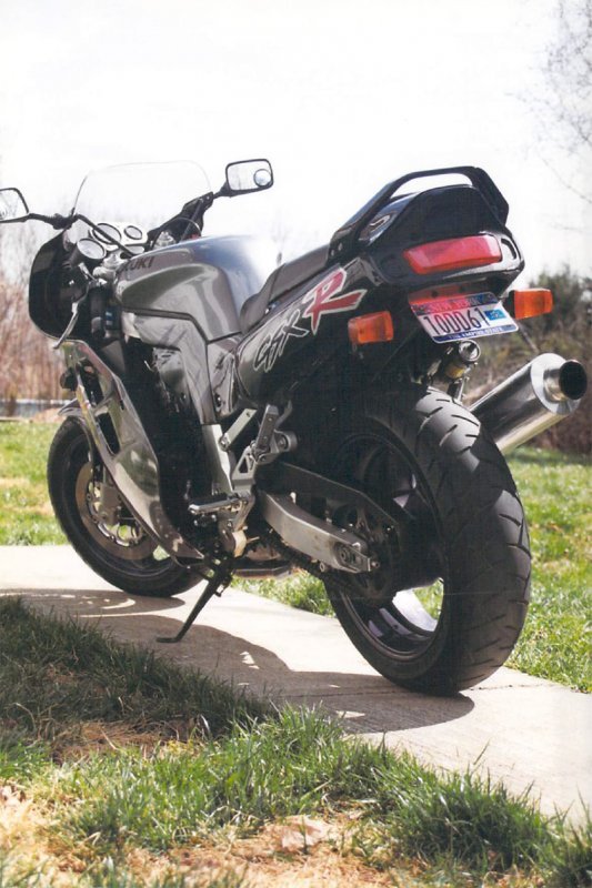 1993-suzuki-gsxr-1100-5.jpg