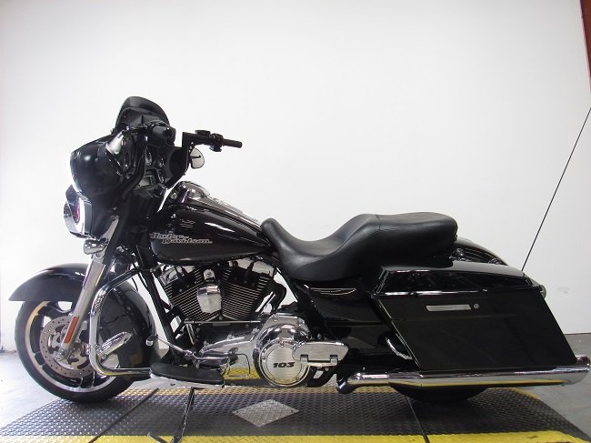 2013-harley-street-glide-flhx-u4873-2.JPG