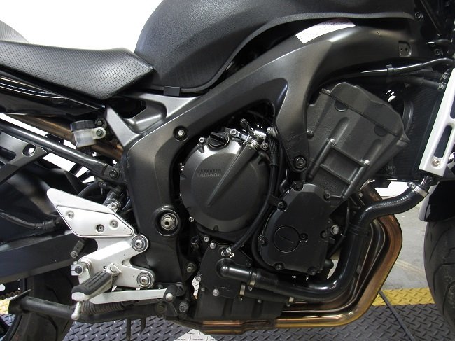 2007-yamaha-fz6-u4913-engine.JPG