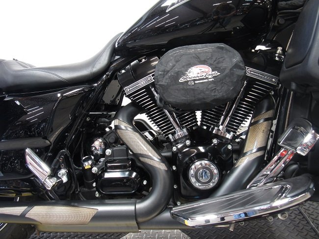 2016-harley-davidson-screaming-eagle-cvo-street-glide-flhxse-u4907-engine.JPG