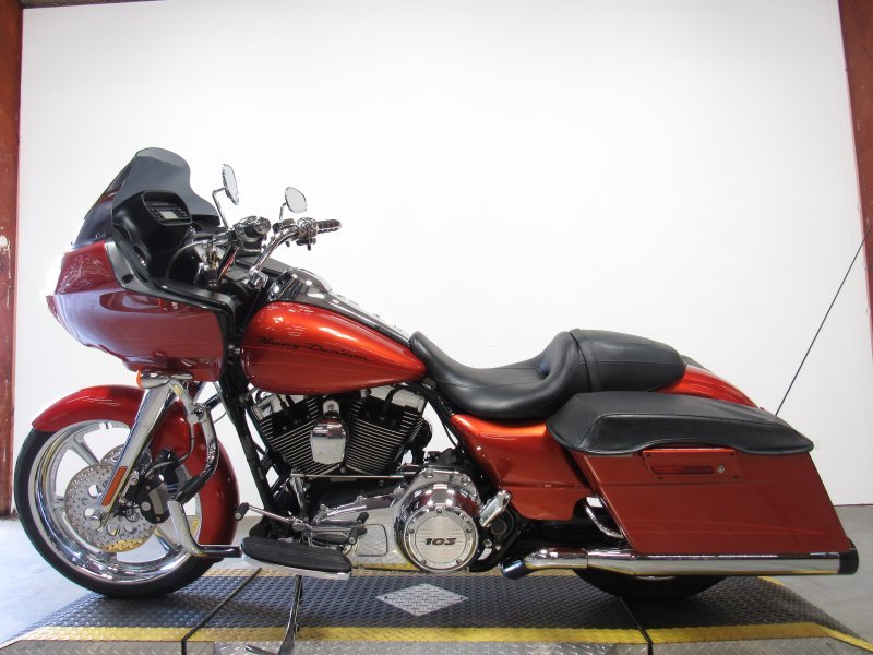 used-harley-road-glide-for-sale-in-michigan-U4885-2.JPG