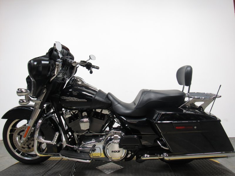 used-2013-harley-flhx-street-glide-for-sale-in-michigan-U4904-2.JPG