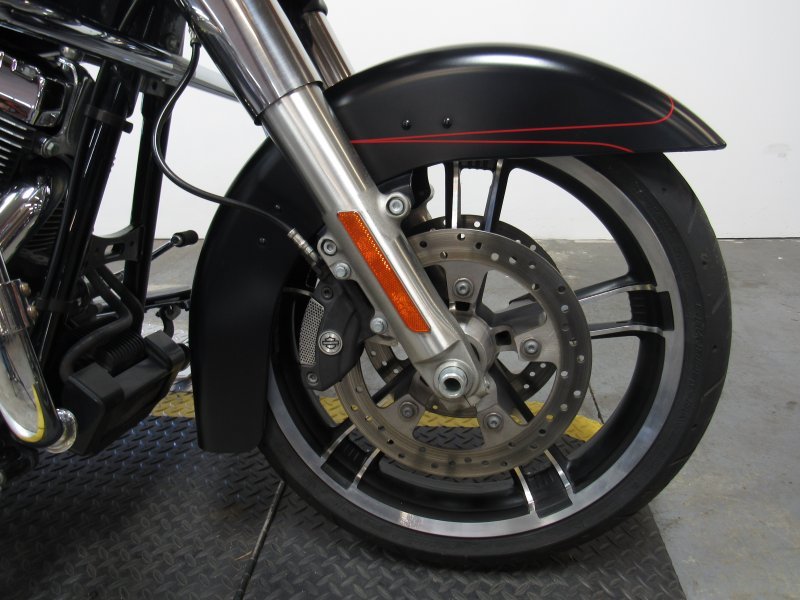 Used-2015-Harley-FLHXS-for-sale-in-Michigan-U4817-4.JPG