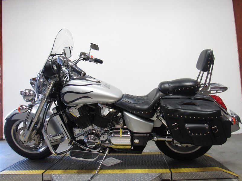 Used-2003-Honda-VTX1800-for-sale-in-michigan-U4912-2.JPG