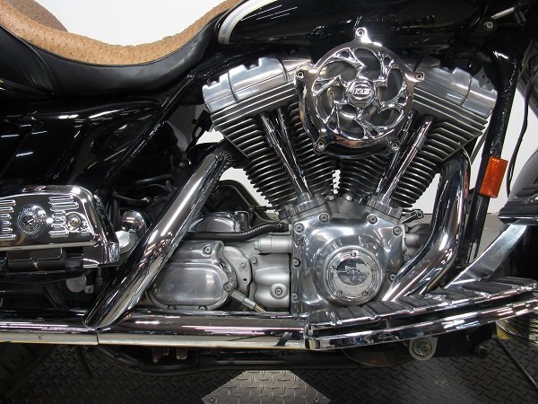 Used-2003-Harley-Electra-Glide-FLHT-U4127-for-sale-in-Michigan-U4791-engine.JPG