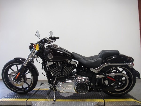 Used-2015-Harley-Breakout-FXSB-U4847-for-sale-in-Michigan-2.JPG
