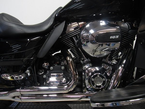 Used-2015-Harley-Road-Glide-Special-FLTRXS-U4792-for-sale-in-Michigan-engine.JPG