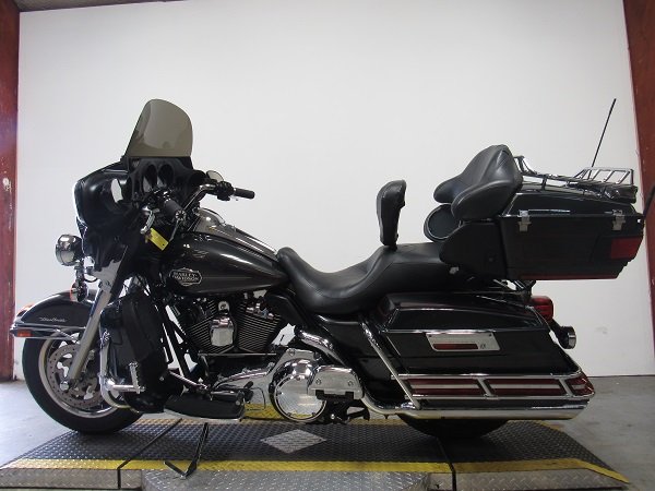Used-2008-Harley-Ultra-Classic-Electra-Glide-FLHTCU-U4863-for-sale-in-Michigan-2.JPG