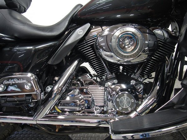 Used-2008-Harley-Ultra-Classic-Electra-Glide-FLHTCU-U4863-for-sale-in-Michigan-engine.JPG