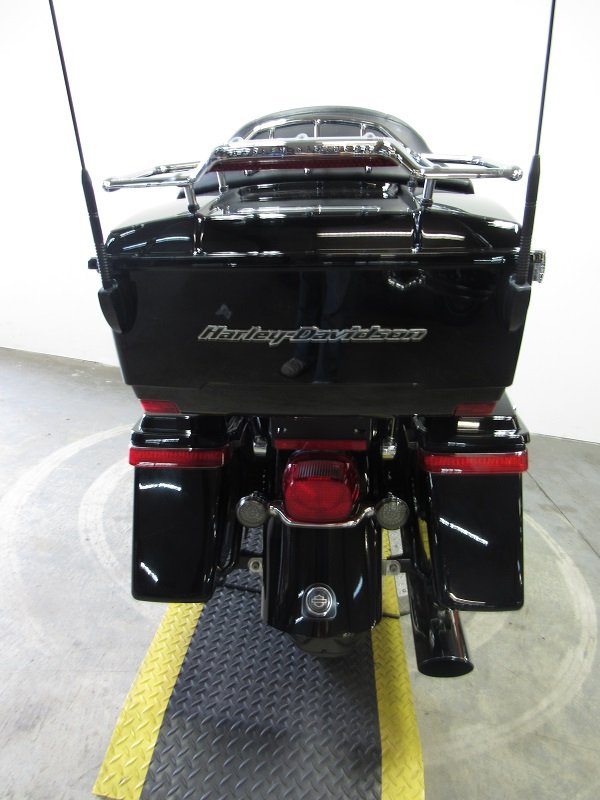 Used-2015-Harley-Road-Glide-Ultra-FLTRU-U4895-for-sale-in-Michigan-back2.JPG