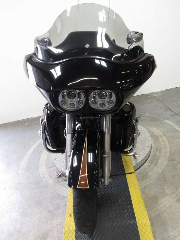 Used-2015-Harley-Road-Glide-Ultra-FLTRU-U4895-for-sale-in-Michigan-front2.JPG