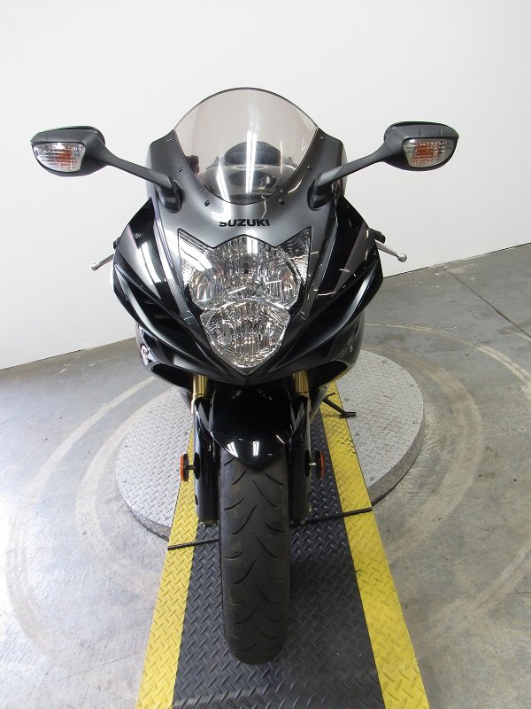 Used-Suzuki-GSXR750-U4951-for-sale-in-Michigan-front2.JPG Used-Suzuki-GSXR750-U4951-for-sale-in-Michigan-front2.JPG