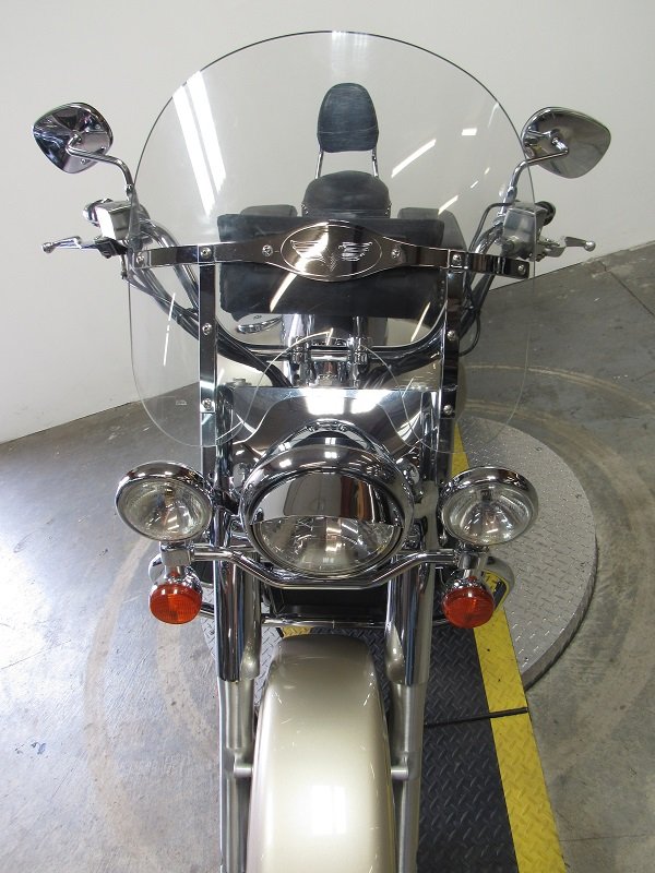 2005-Kawasaki-Vulcan-VN1600-U4790-for-sale-in-Michigan-front.JPG