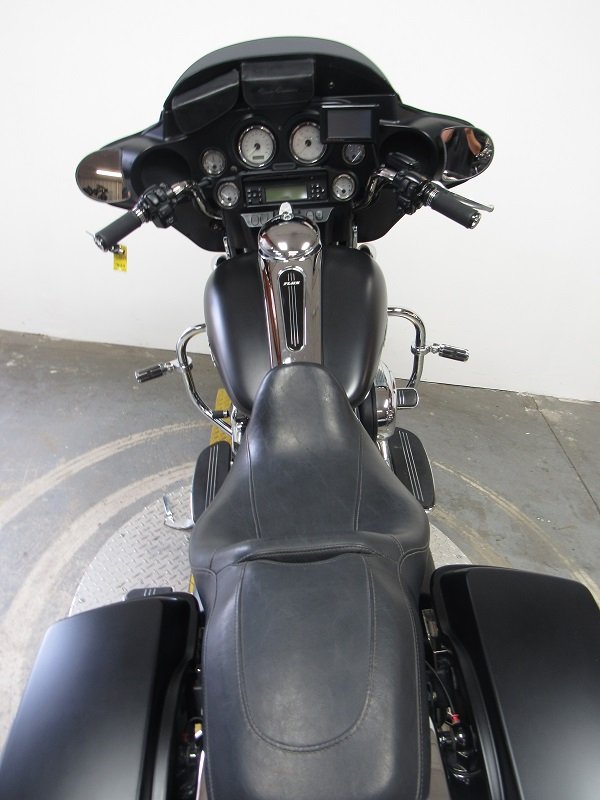 2012-Harley-Street-Glide-FLHX-U4864-for-sale-in-Michigan-back2.JPG