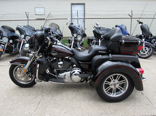 Used-2011-Harley-Tri-Glide-Ultra-Classic-FLHTCUTG-for-sale-in-Michigan-2.PNG