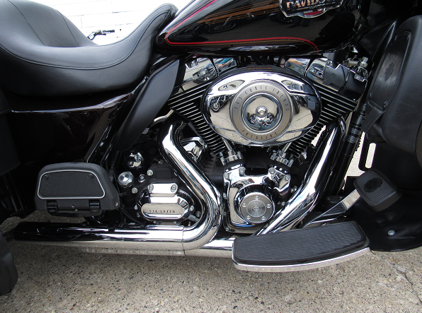 Used-2011-Harley-Tri-Glide-Ultra-Classic-FLHTCUTG-for-sale-in-Michigan-engine.PNG