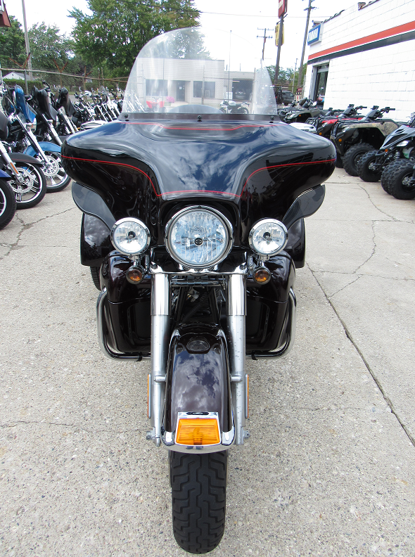 Used-2011-Harley-Tri-Glide-Ultra-Classic-FLHTCUTG-for-sale-in-Michigan-front2.PNG