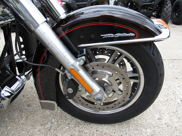 Used-2011-Harley-Tri-Glide-Ultra-Classic-FLHTCUTG-for-sale-in-Michigan-wheel.PNG