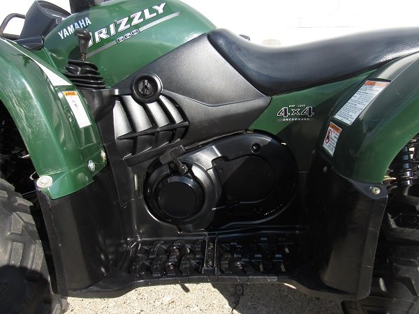Used-2004-Yamaha-Grizzly-U3795-for-sale-in-Michigan-engine.JPG