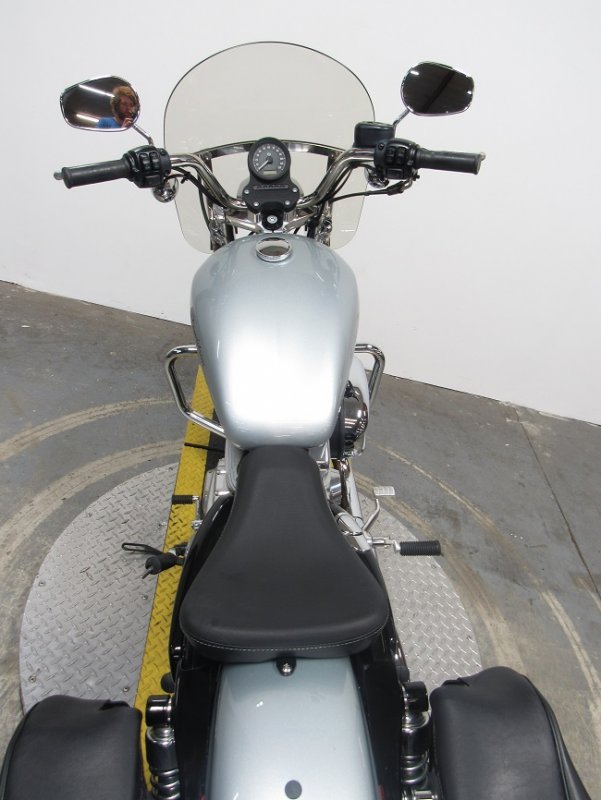 2014-harley-davidson-sportster-883-xl8836l-U4892-back.JPG