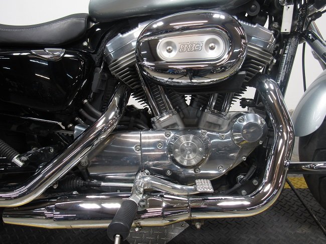 2014-harley-davidson-sportster-883-xl8836l-U4892-engine.JPG