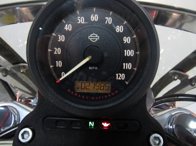 2014-harley-davidson-sportster-883-xl8836l-U4892-odom.JPG