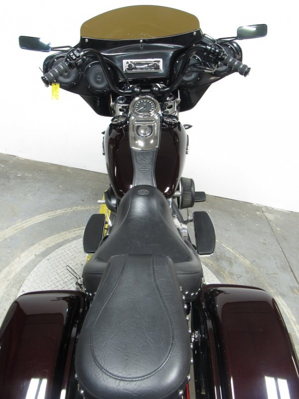 2014-harley-davidson-fld-103-switchback-u4889-bcak.JPG