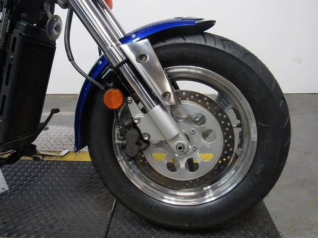 2001-suzuki-vz800k1-Marauder-800-u4910-wheel.JPG