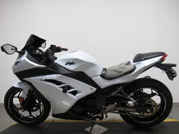 used-2013-kawasaki-ninja-300-ex300adf-u4908-for-sale-in-michigan-2.JPG