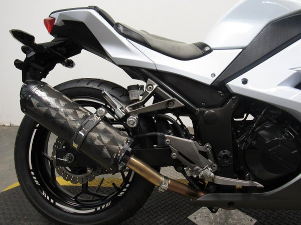 used-2013-kawasaki-ninja-300-ex300adf-u4908-for-sale-in-michigan-wheel.JPG