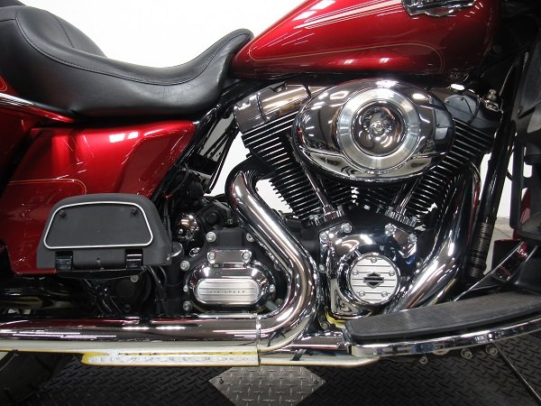 used-2012-harley-Ultra-classic-FLHTCU-U4917-for-sale-in-michigan-engine.JPG