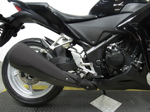 used-2012-honda-cbr-250-u4930-for-sale-in-michigan-engine.JPG
