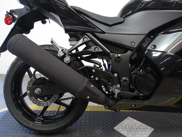 used-2012-kawasaki-ninja-250r-ex250jcf-u4933-for-sale-in-michigan-engine.JPG