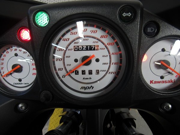 used-2012-kawasaki-ninja-250r-ex250jcf-u4933-for-sale-in-michigan-odom.JPG