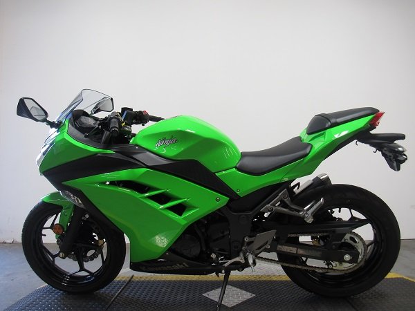 used-2015-kawasaki-ninja-300-ex300bffa-u4934-for-sale-in-michigan-2.JPG