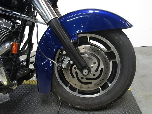 used-2006-harley-flhxi-street-glide-u4881-for-sale-in-michigan-wheel.JPG
