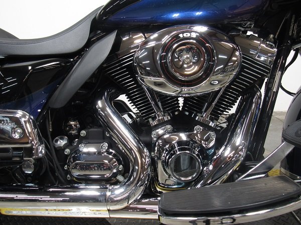 used-2010-harley-ultra-limited-flhtk-U4943-for-sale-in-michigan-engine.JPG