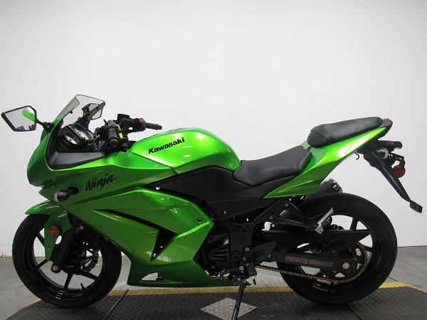 used-2012-kawasaki-ninja-20-ex250jcf-u4932-for-sale-in-michigan-2.JPG