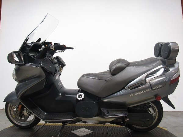 used-2011-suzuki-burgman-650-executive-u4945-for-sale-in-michigan-2.JPG