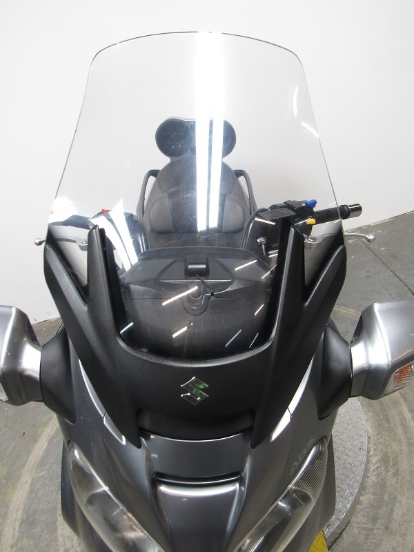 used-2011-suzuki-burgman-650-executive-u4945-for-sale-in-michigan-front.JPG