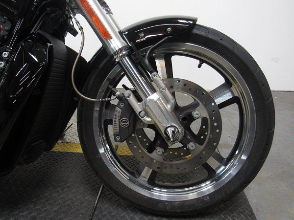 used-2013-harley-vrod-muscle-vrscf-u4985-for-sale-in-michigan-wheel.JPG