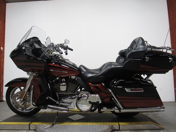 used-2015-harley-road-glide-screaming-eagle-cvo-u5017-for-sale-in-michigan-2.JPG