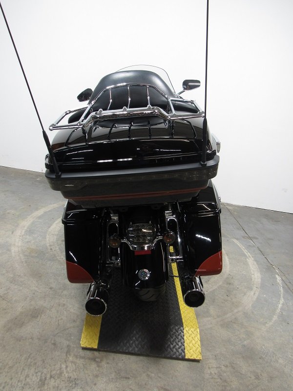used-2015-harley-road-glide-screaming-eagle-cvo-u5017-for-sale-in-michigan-back2.JPG