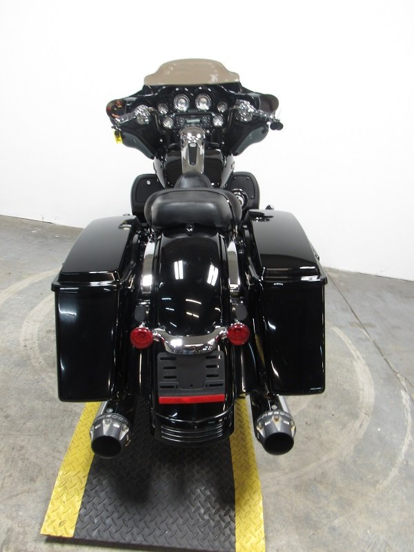 used-2010-harley-street-glide-flhx-u5013-for-sale-in-michigan-back2.JPG