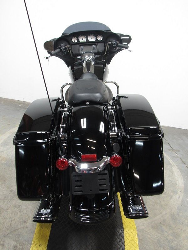 used-2016-harley-street-glide-flhx-u5014-for-sale-in-michigan-back2.JPG