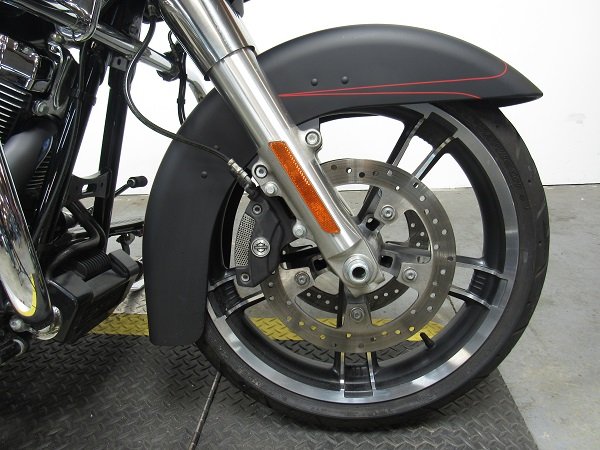 used-2015-harley-road-glide-special-fltrxs-u4940-for-sale-in-michigan-wheel.JPG