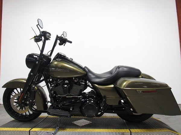 used-2017-harley-road-king-special-flhrxs-u5021-for-sale-in-michigan-2.JPG