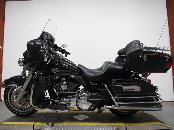 used-2010-harley-ultra-classic-flhtcu-u4984-for-sale-in-michigan-2.JPG